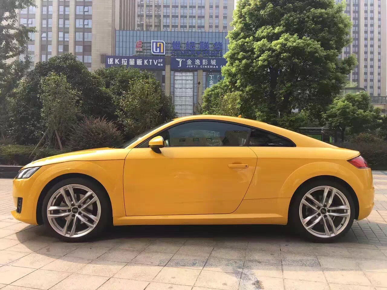 奧迪TT最新車型，時尚與科技的完美結(jié)合，奧迪TT最新車型，時尚與科技的極致融合